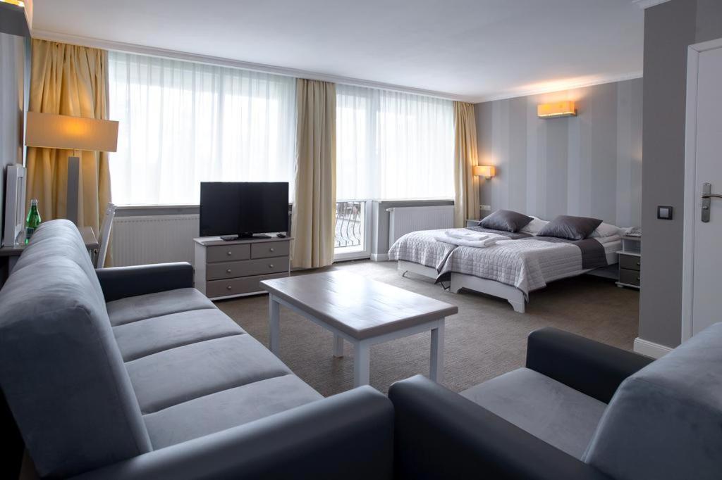 Hotel Niedzwiadek Вдзыдзе-Кишевске Экстерьер фото